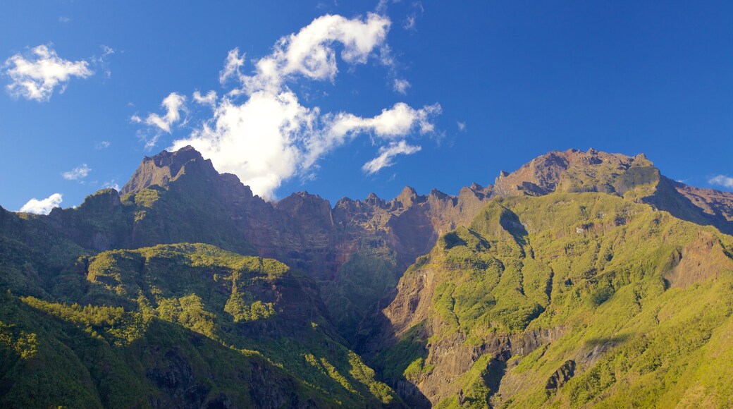 Cilaos showing mountains and landscape views