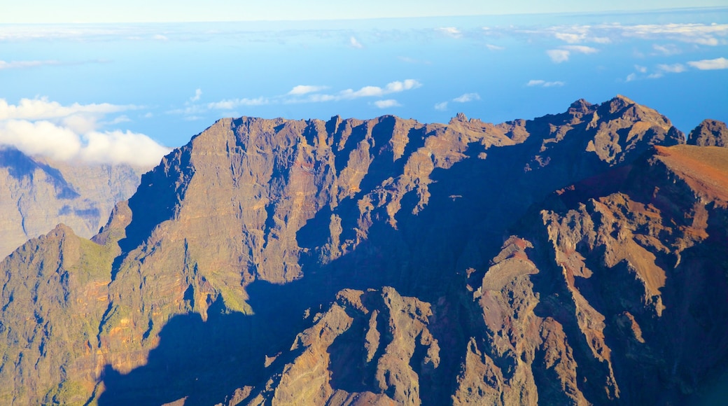 Cilaos which includes general coastal views, landscape views and mountains