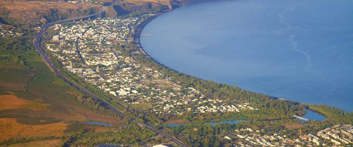 Saint-Paul which includes general coastal views