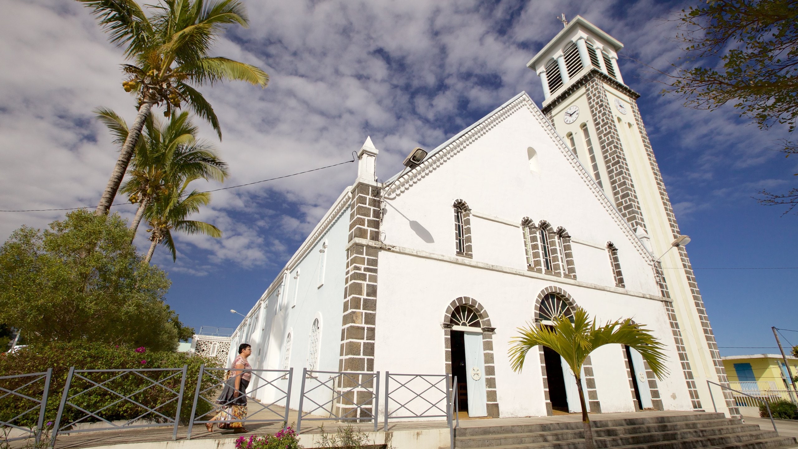 Petite-Île mostrando una iglesia o catedral