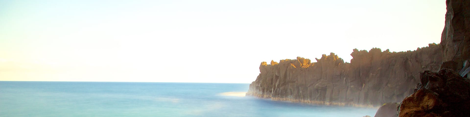 Cap Méchant mettant en vedette brume ou brouillard et cÎte escarpée