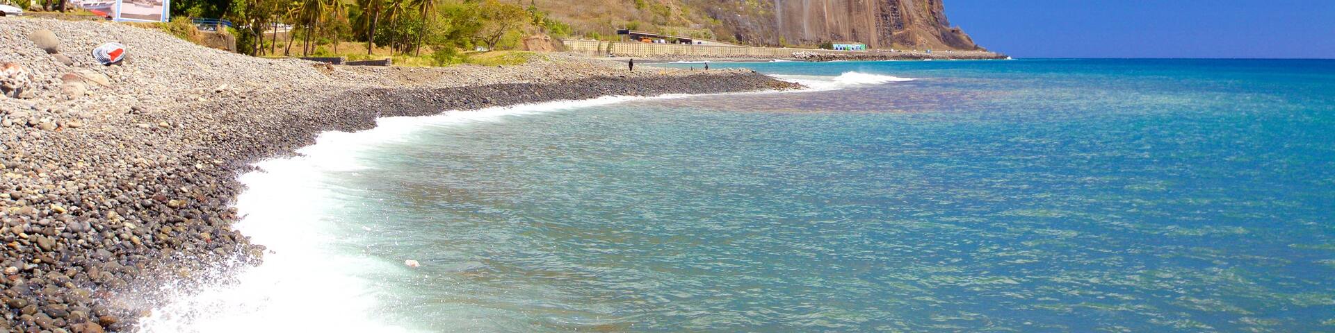 La Réunion montrant plage de galets