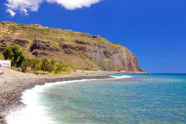 La Réunion montrant plage de galets