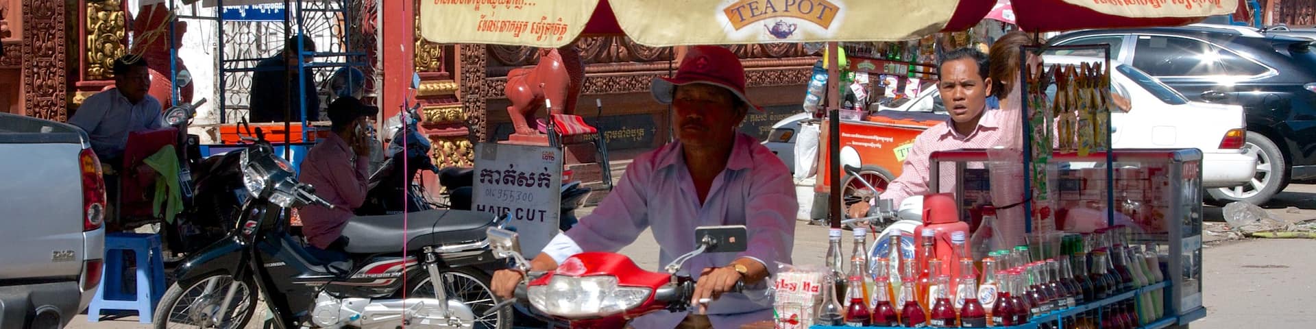 Kandal Market featuring drinks or beverages and markets as well as a small group of people