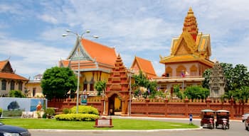 Wat Ounalom mettant en vedette patrimoine historique et temple ou lieu de culte