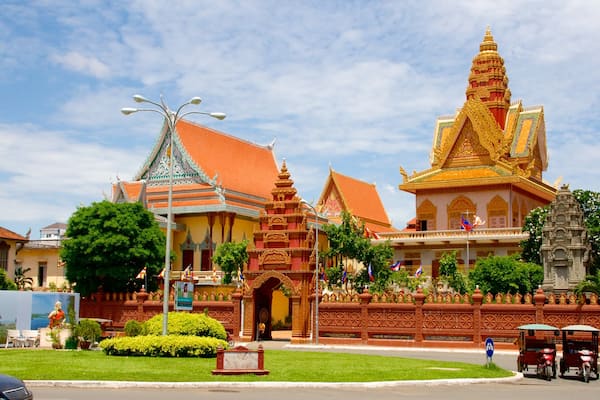 Wat Ounalom mettant en vedette patrimoine historique et temple ou lieu de culte
