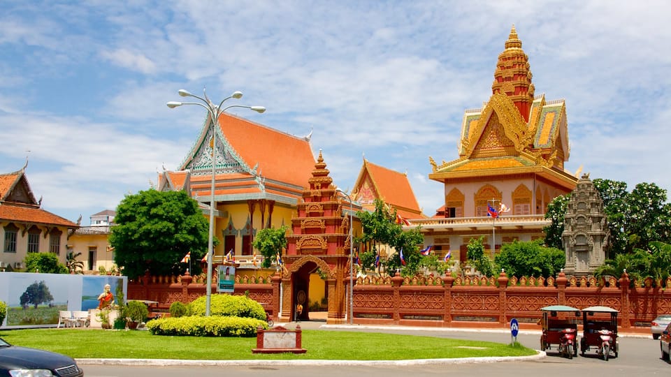 Wat Ounalom que incluye un templo o lugar de culto y elementos patrimoniales