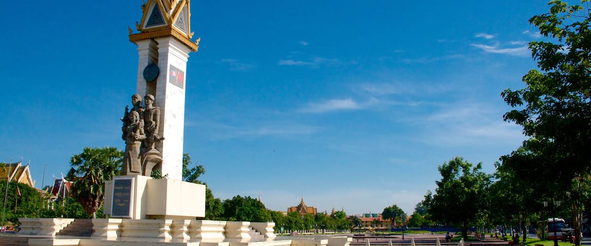 Monument de l\'Amitié khméro-vietnamienne mettant en vedette jardin et monument