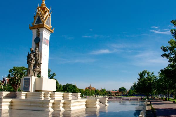 Cambodia-Vietnam Friendship Monument welches beinhaltet Park und Monument