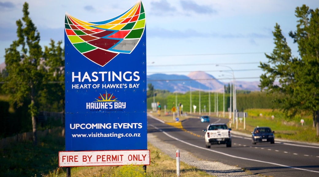Hastings ofreciendo señalización