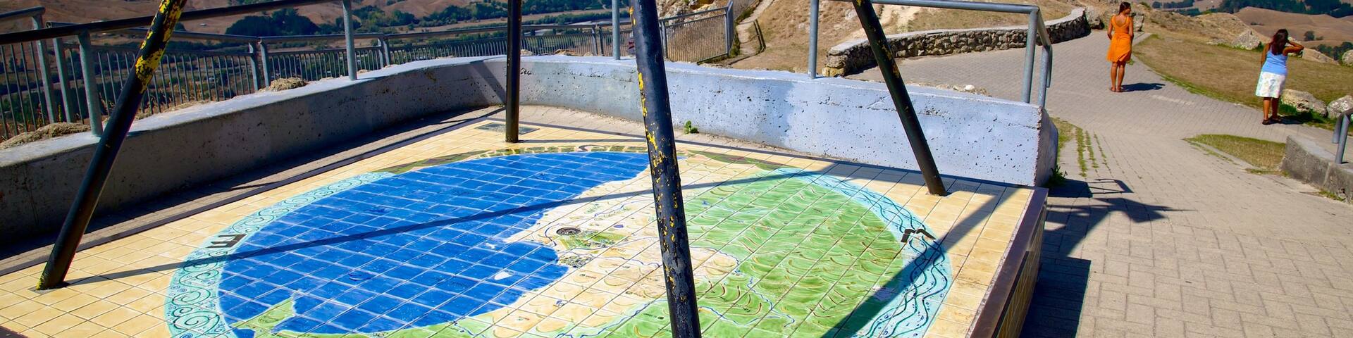 Te Mata Peak which includes views and landscape views