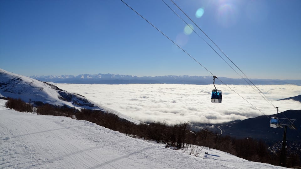 Bariloche toont sneeuw, landschappen en een gondel