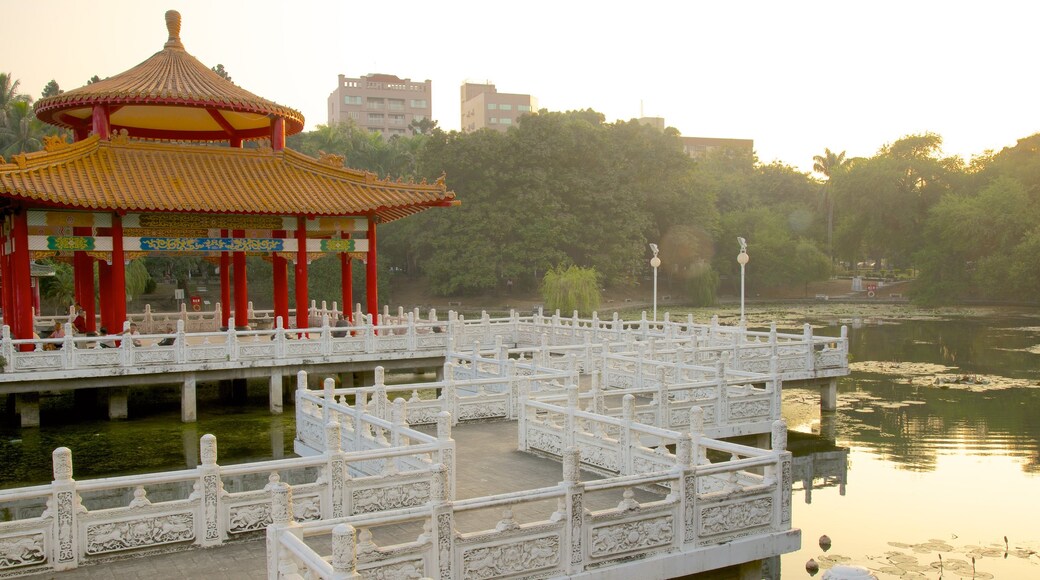 Tainan Park featuring a lake or waterhole