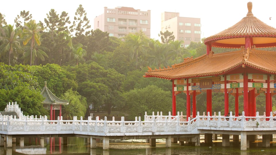 Tainan-park inclusief een tuin en een meer of poel