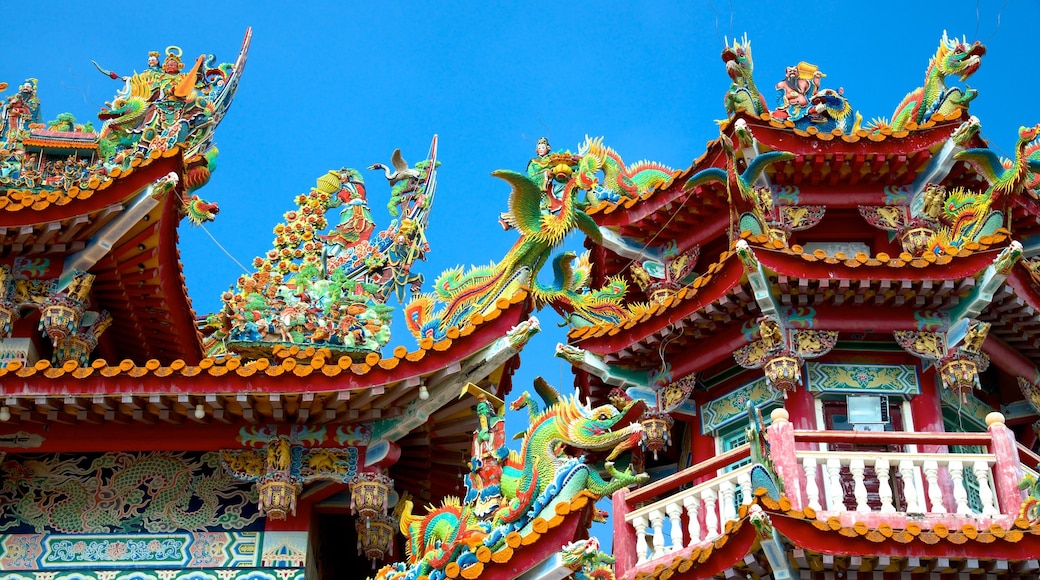 Taijiang National Park showing a temple or place of worship