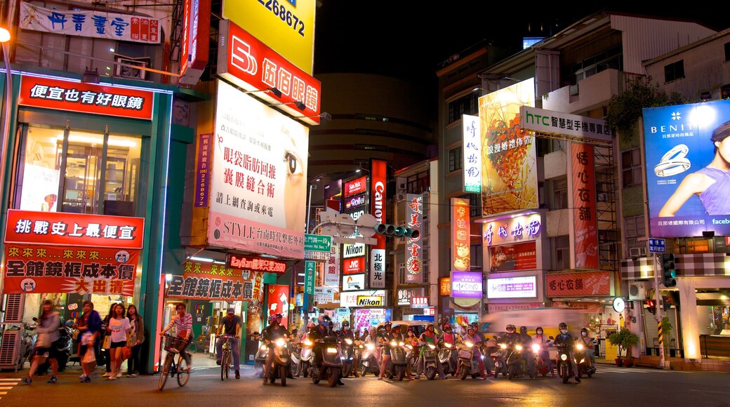 Tainan mostrando distrito financiero, paseos en motocicleta y escenas nocturnas