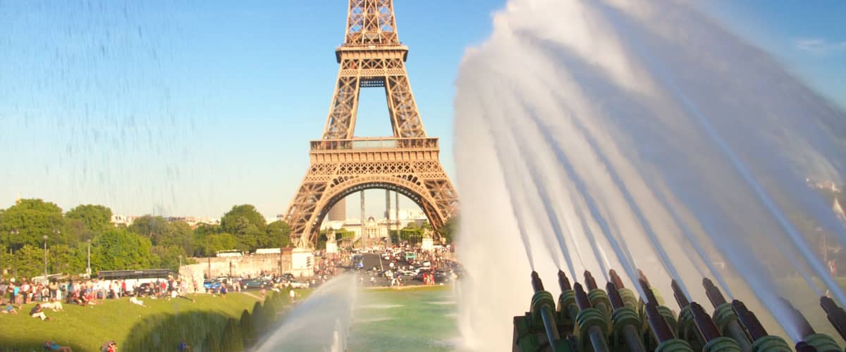 Paris som viser historiske bygningsværker, kulturarvsgenstande og et springvand