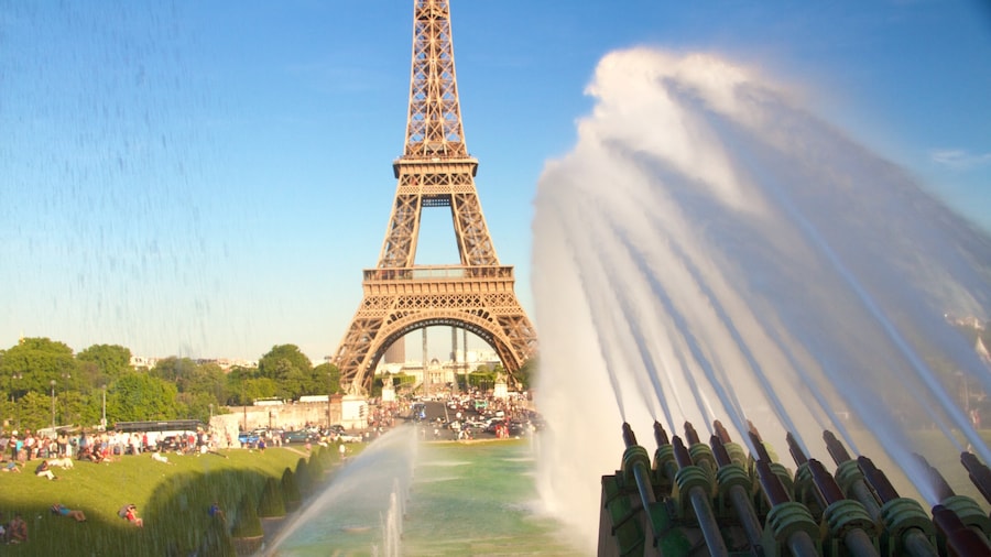Paris which includes a fountain, heritage elements and heritage architecture