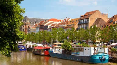 Straßburg mit einem Bootfahren, Stadt und Fluss oder Bach