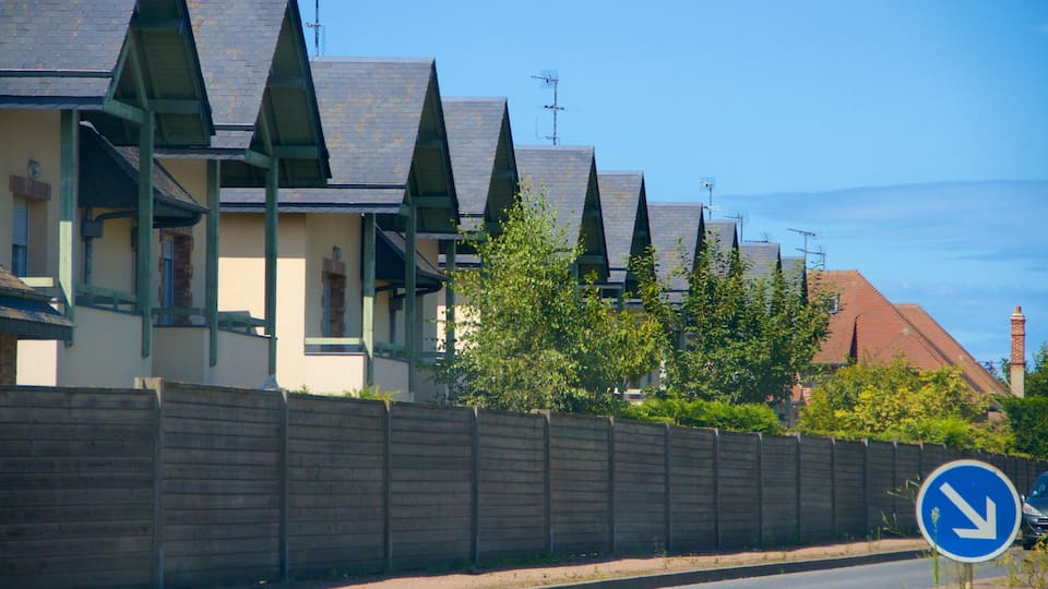 Deauville som inkluderar ett hus