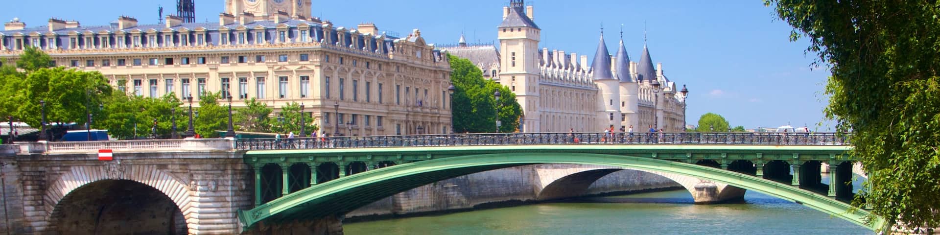 Ile de la Cite showing a river or creek, heritage architecture and a bridge