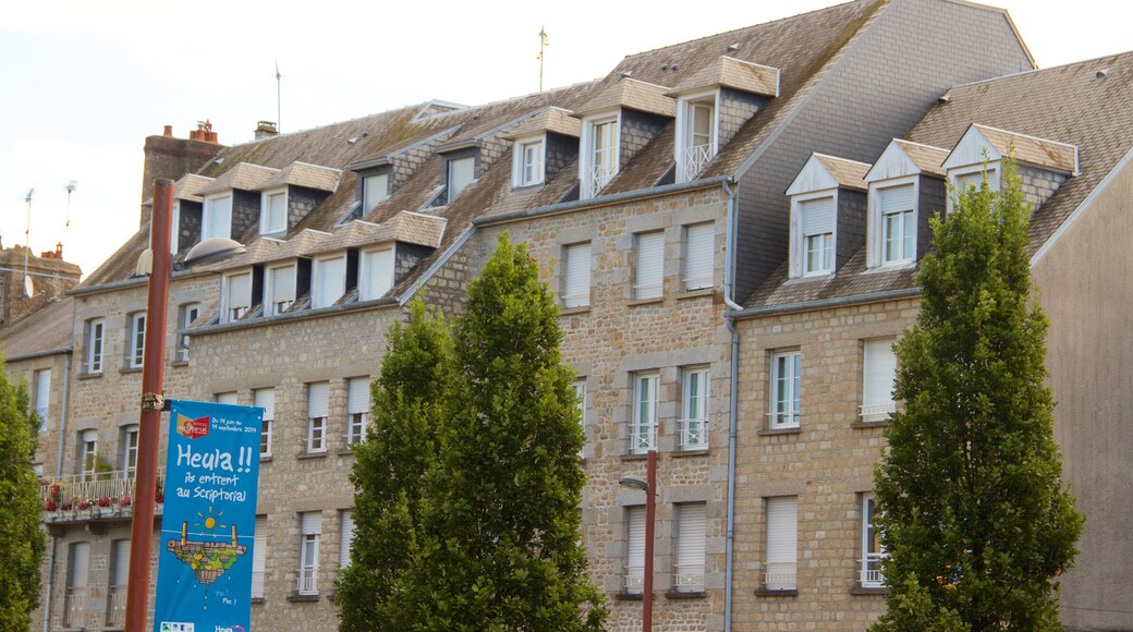 Avranches que incluye una ciudad