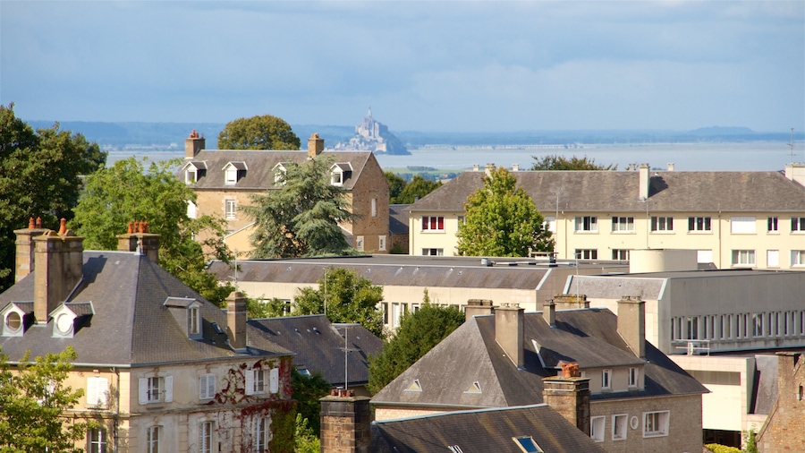 Avranches mostrando una ciudad