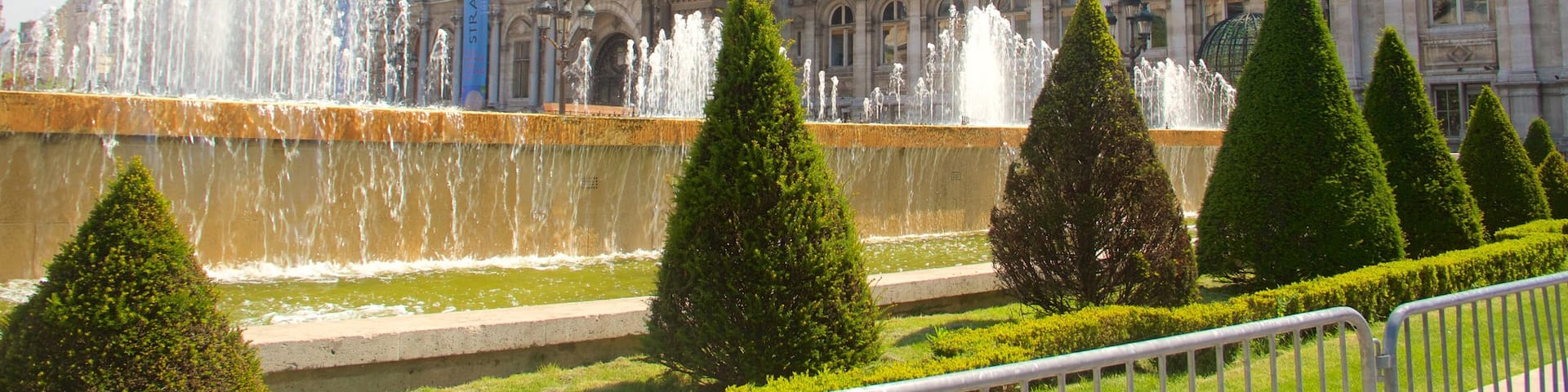 Hôtel de Ville das einen historische Architektur, Springbrunnen und Geschichtliches