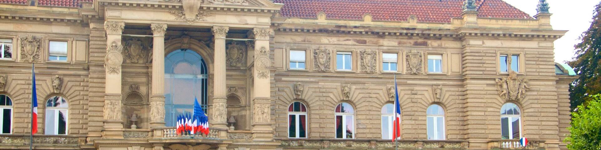 Republic Square showing heritage architecture, flowers and heritage elements