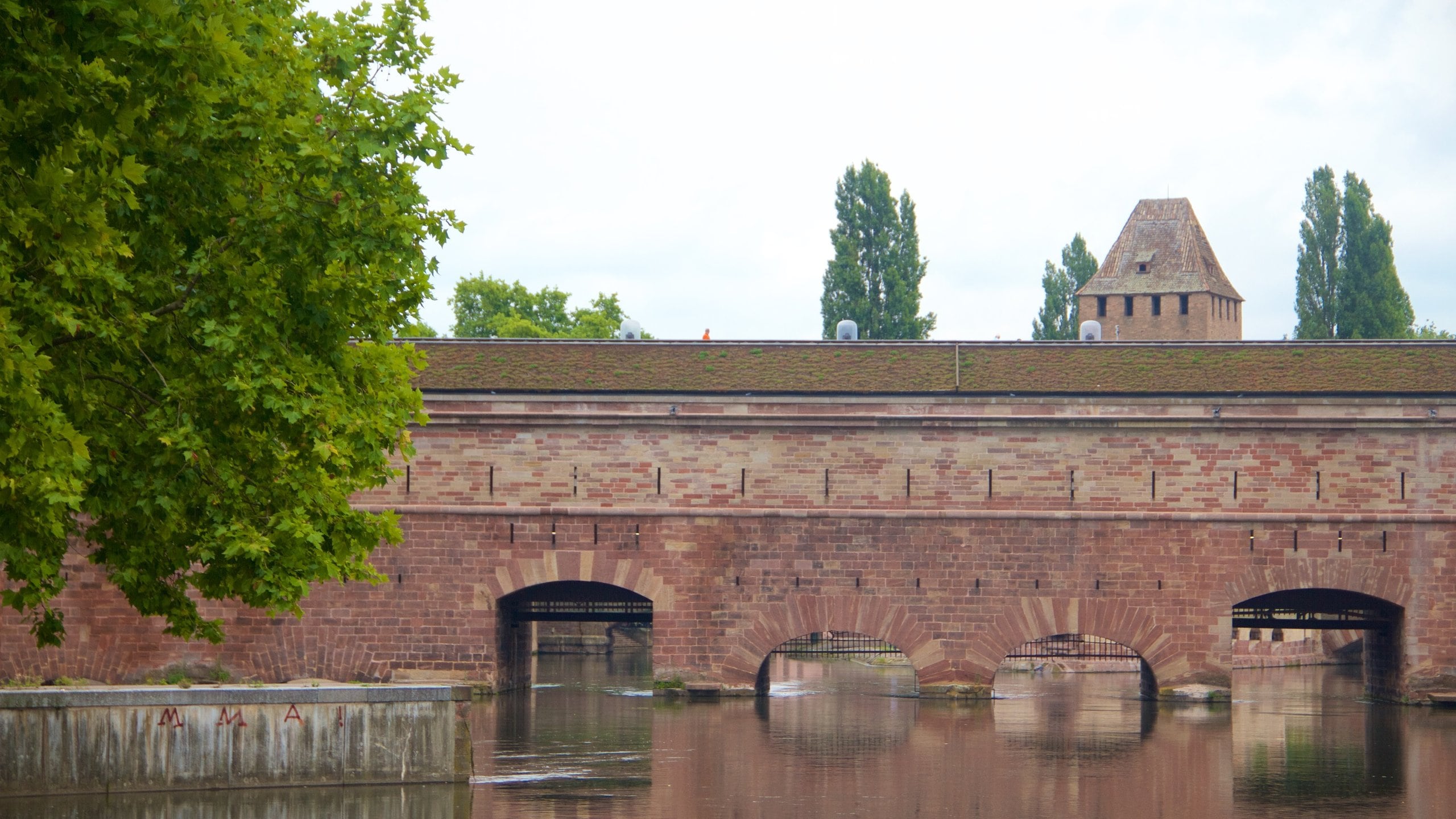 Vauban Dam which includes a bridge and a river or creek