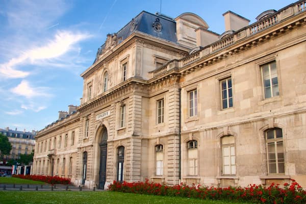 Paris qui includes patrimoine architectural, fleurs et patrimoine historique