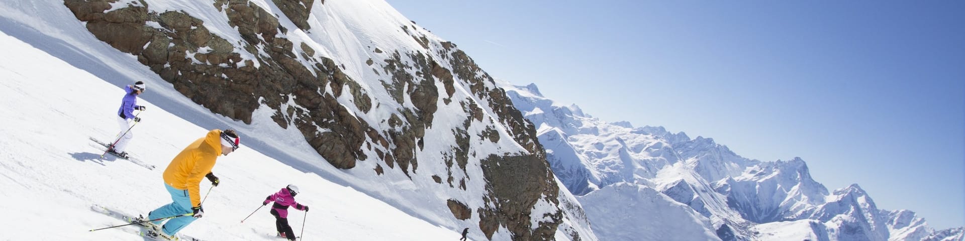 L\'Alpe-d\'Huez montrant montagnes, ski et neige
