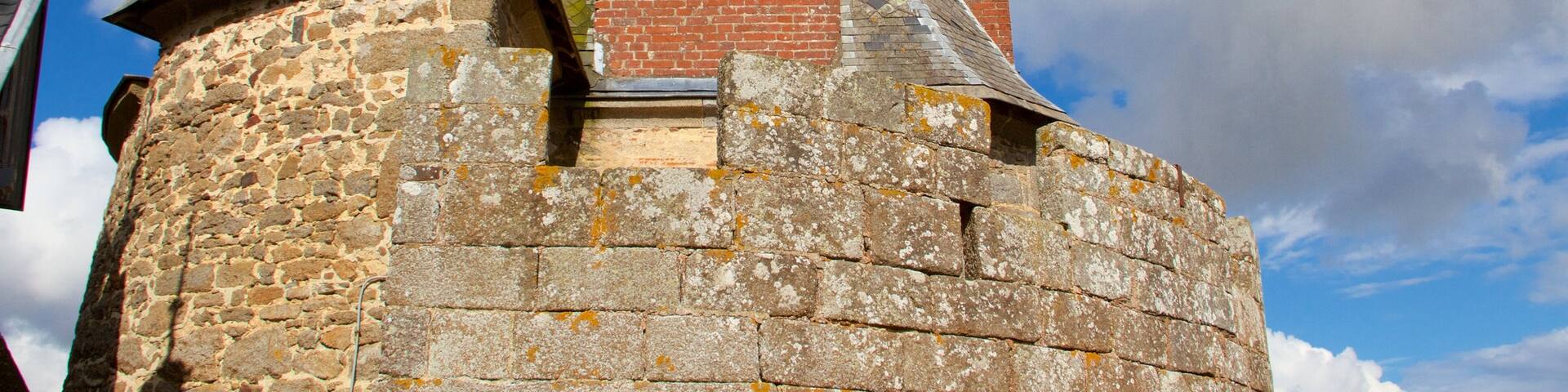 Combourg featuring heritage elements and heritage architecture