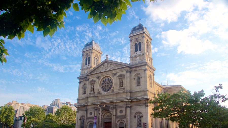 Paris presenterar historiska element, historisk arkitektur och en kyrka eller katedral