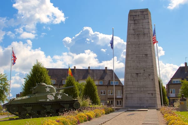 Avranches welches beinhaltet Geschichtliches und Militärisches
