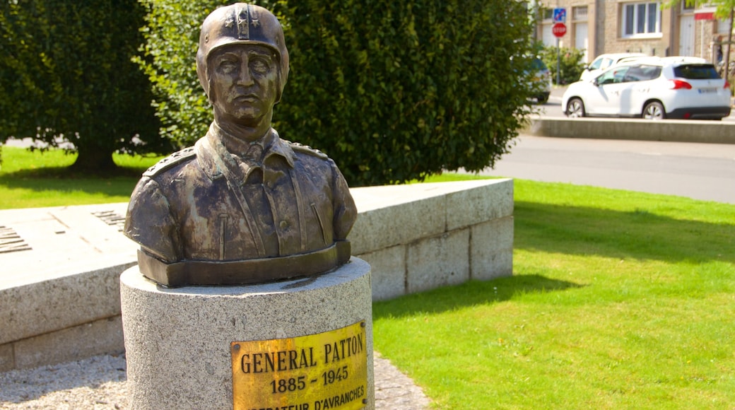 Avranches showing heritage elements and a statue or sculpture