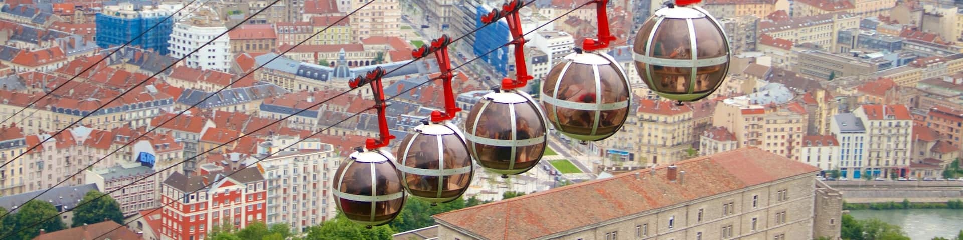 Seilbahn Grenoble-Bastille mit einem Stadt und Gondel