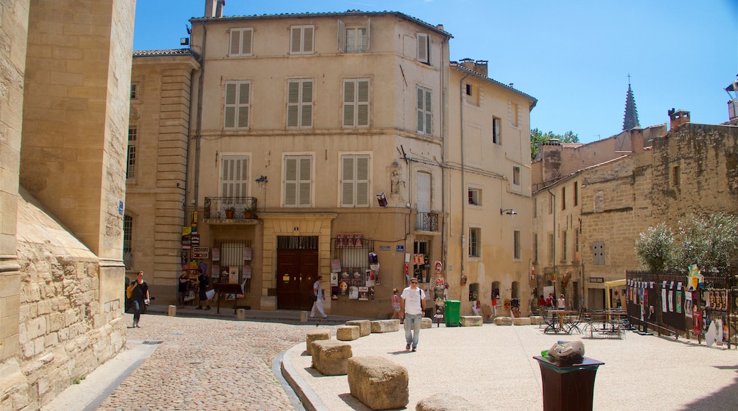 Avignon presenterar ett torg