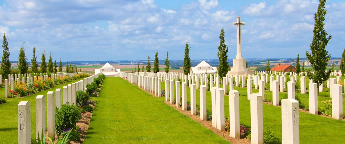Villers-Bretonneux ซึ่งรวมถึง สุสาน