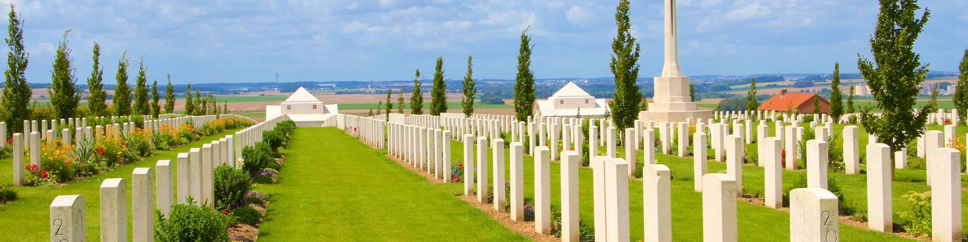 Villers-Bretonneux showing a cemetery
