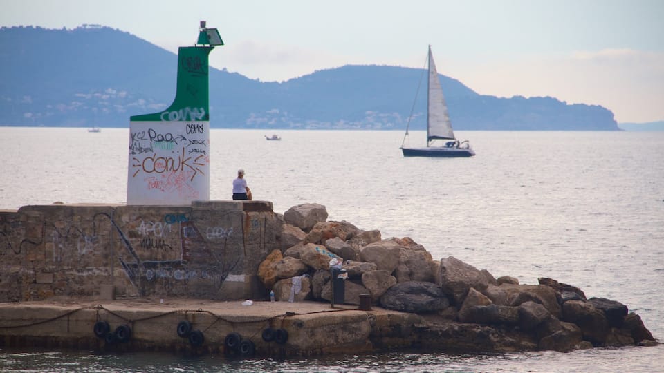 Le Mourillon mostrando vistas generales de la costa y navegación