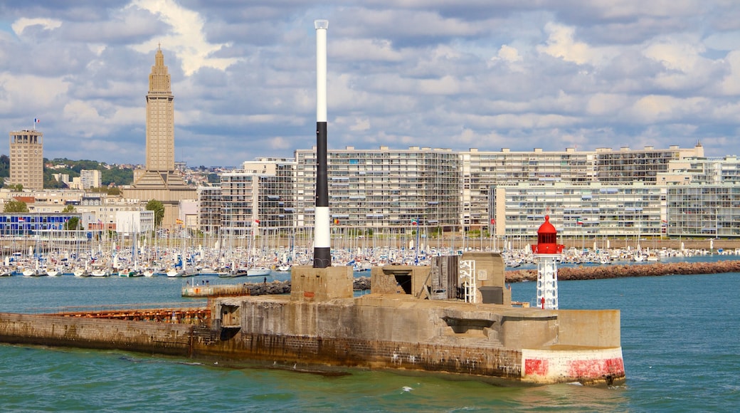 Le Havre which includes a city and a bay or harbour