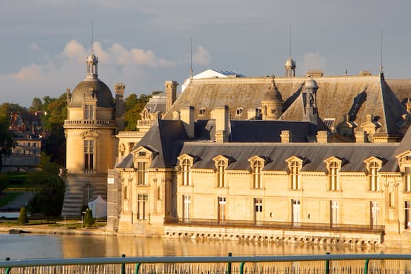 Château de Chantilly montrant patrimoine historique et patrimoine architectural