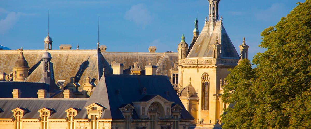 Chateau de Chantilly ซึ่งรวมถึง มรดกทางสถาปัตยกรรม และ มรดกวัฒนธรรม