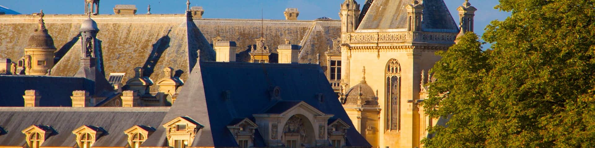 Chateau de Chantilly showing heritage architecture and heritage elements