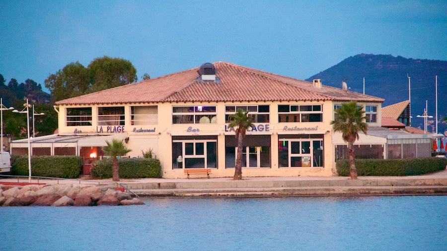 Toulon Beach which includes general coastal views