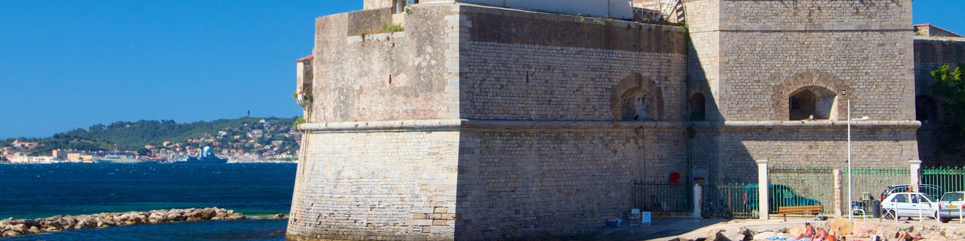 Toulon featuring heritage elements and general coastal views