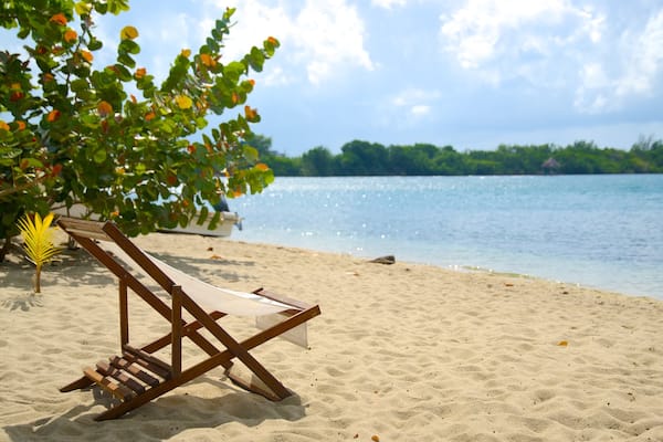 Plage de Placencia qui includes vues littorales et plage de sable