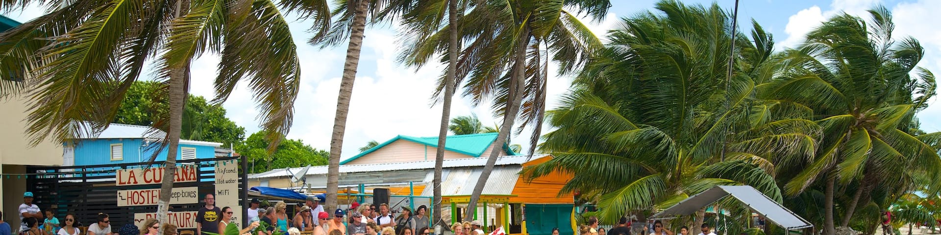 Caye Caulker showing general coastal views as well as a large group of people
