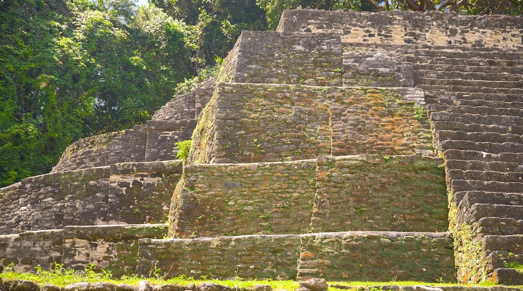 Lamanai mostrando cultura indígena y elementos del patrimonio